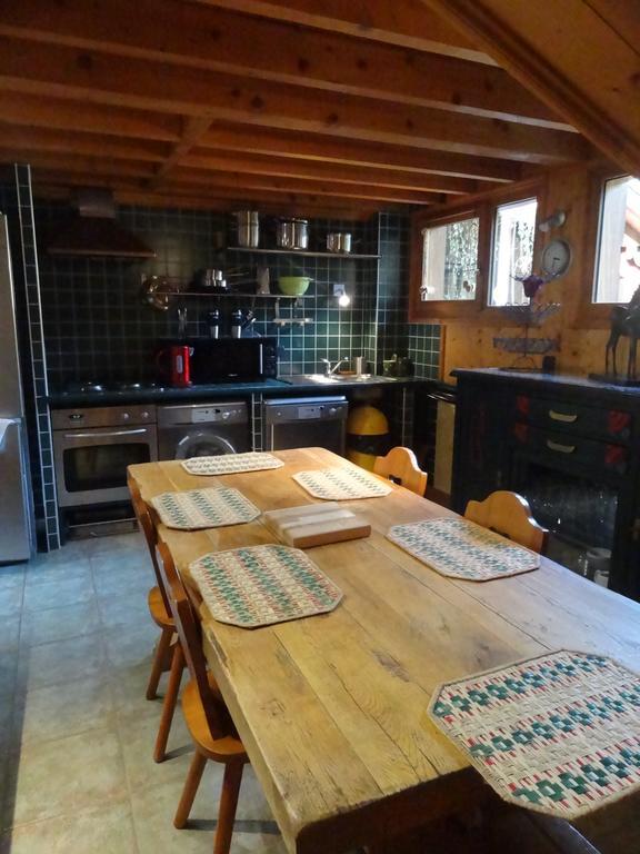 Les Nereides Studios Et Appartements Brides Les Bains Eksteriør bilde