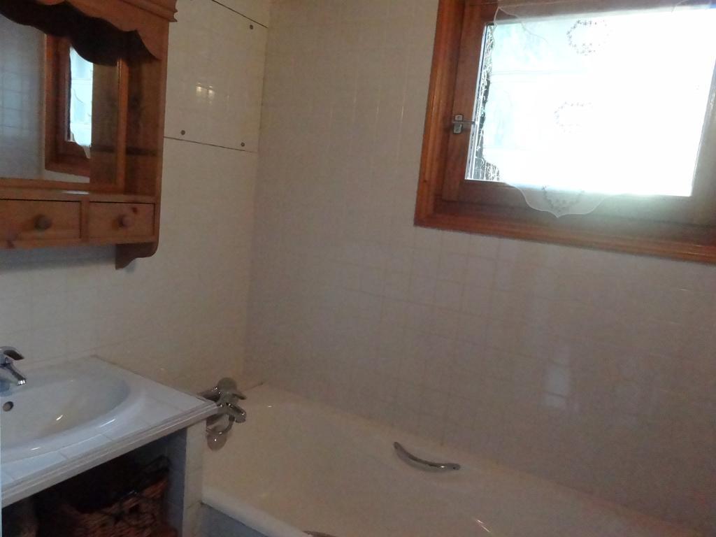 Les Nereides Studios Et Appartements Brides Les Bains Eksteriør bilde