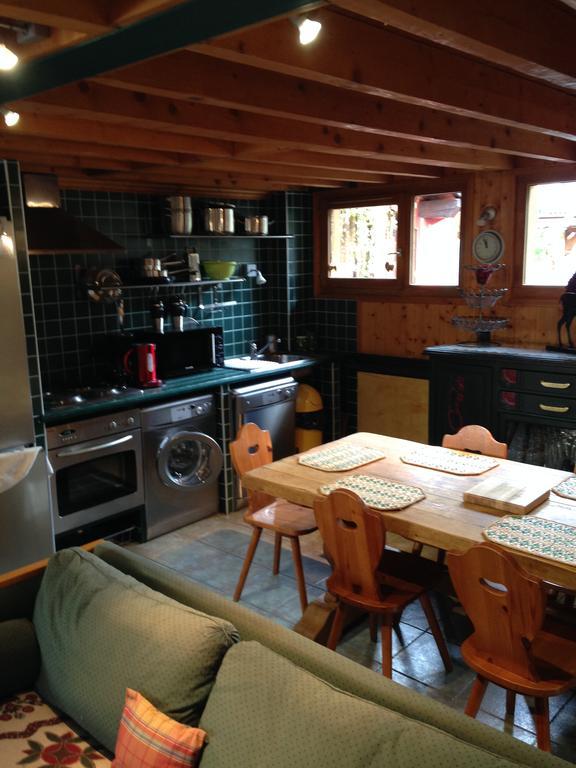 Les Nereides Studios Et Appartements Brides Les Bains Eksteriør bilde